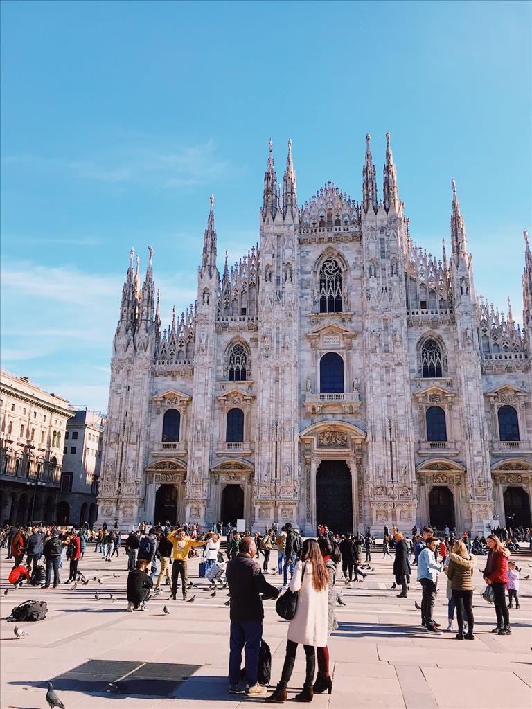 Unveiling the Charms of Learning Italian at Scuola Leonardo da Vinci in Milan