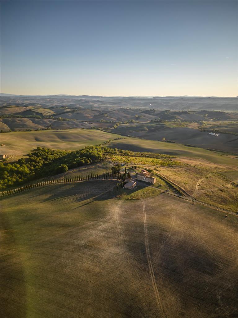 Immerse Yourself in Language and Nature: Scuola Leonardo da Vinci's Italian and Hiking Course in Tuscany